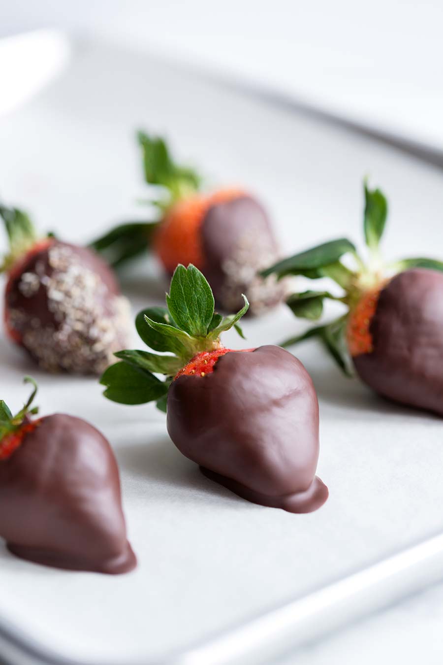 Chocolate Covered Strawberries {Romantic Desserts