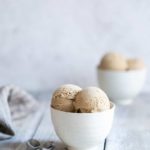 Gingerbread ice cream recipe served in two bowls